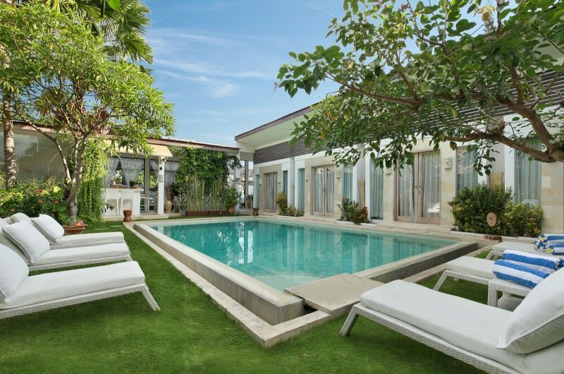 Viola Villa — pool and garden