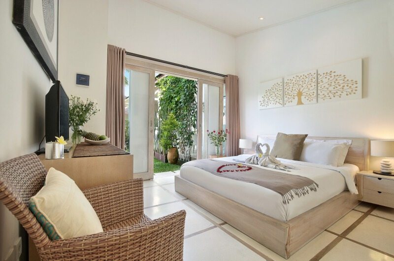 Viola Villa — living pavilion looking out
